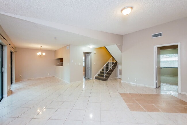 Building Photo - 10610 La Placida Dr