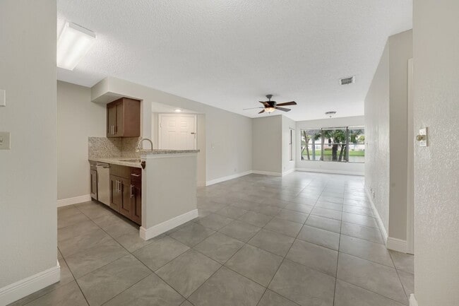 Building Photo - 2926 S University Dr