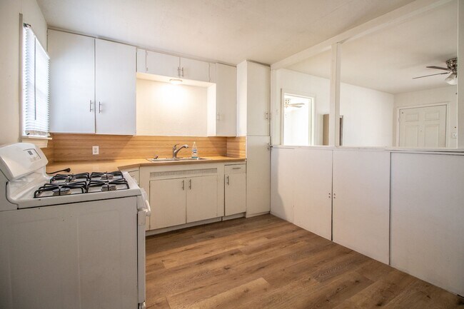 Building Photo - 2 bedroom Now Leasing