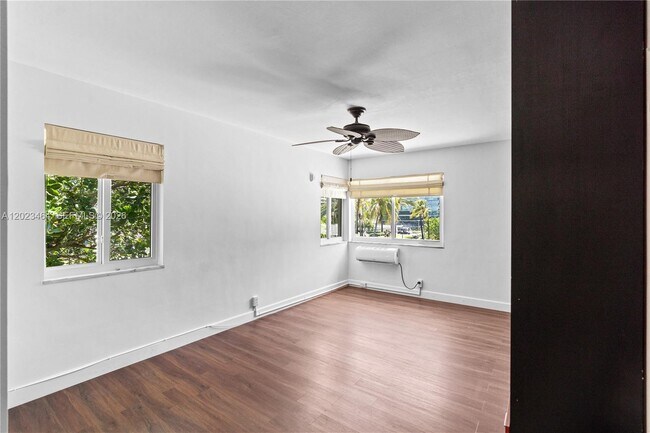 Building Photo - 10190 Collins Ave