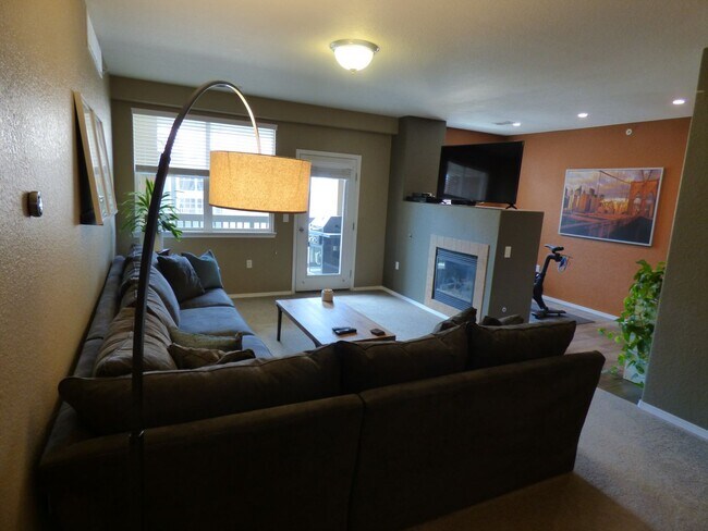 Building Photo - 15470 Canyon Rim Dr