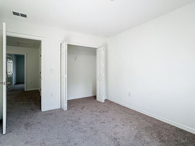 Building Photo - Townhouse For Lease in Saint Cloud