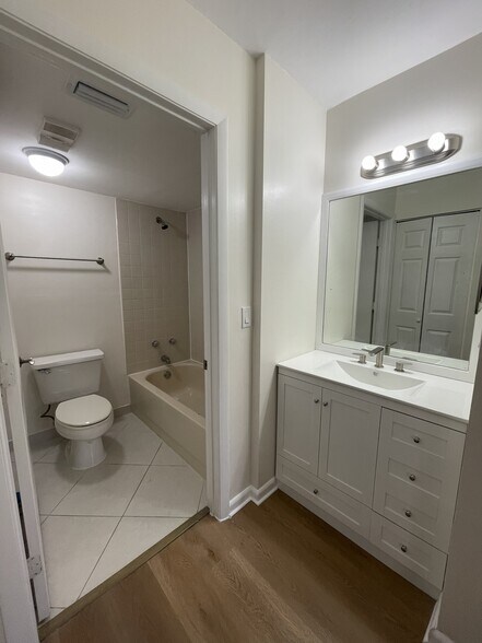Building Photo - 5661 Riverside Dr