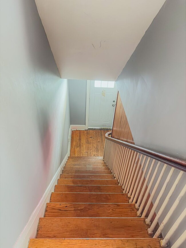 Building Photo - 922 Calwell Rd