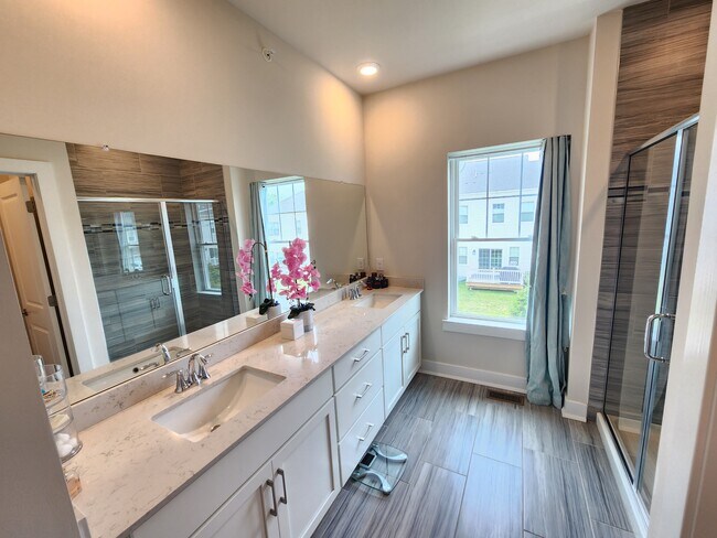 Building Photo - 36 Lochiel Ln