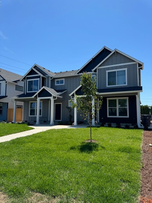 Primary Photo - New 4 Bed / 2.5 Bath Duplex!