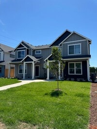 Building Photo - New 4 Bed / 2.5 Bath Duplex!