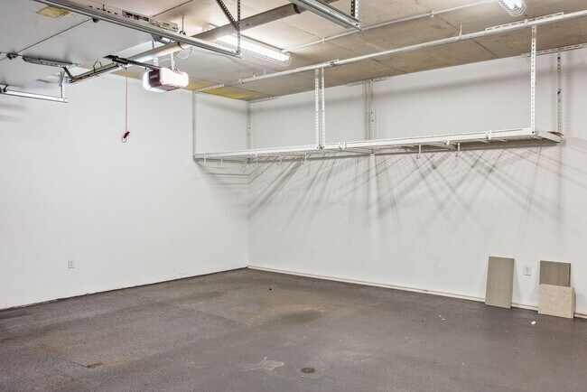 Building Photo - 105 N Riverview St
