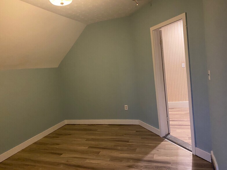 Bedroom 2 (II) - 1003 Main St