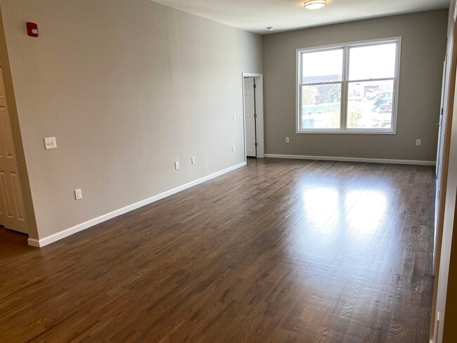 Building Photo - 195 Ave E