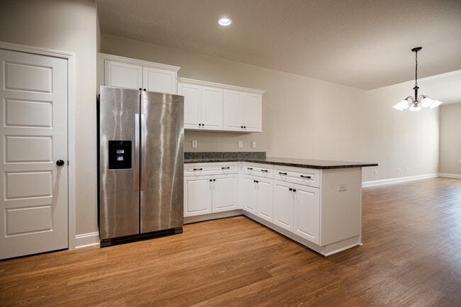 Building Photo - 600 Trellis Square