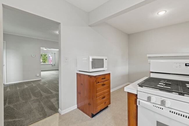 Building Photo - AVAILABLE NOW! Don't miss this amazing 3-bedroom with a RIVERFRONT view in Brackenridge!