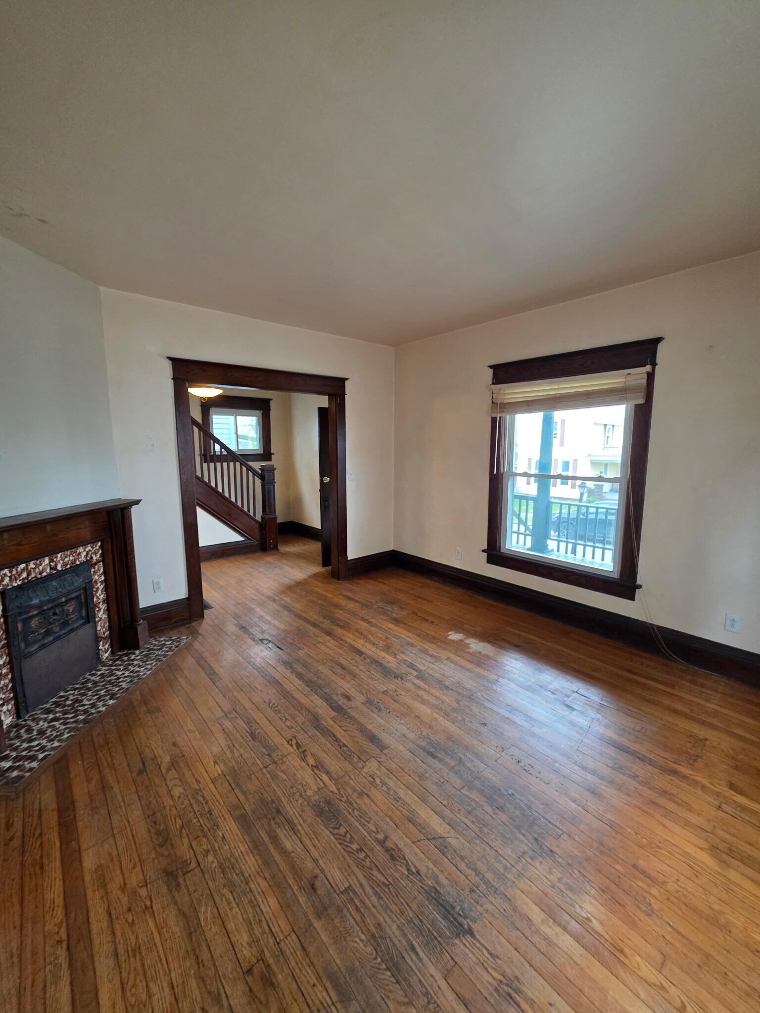 Building Photo - 364 S 10th St