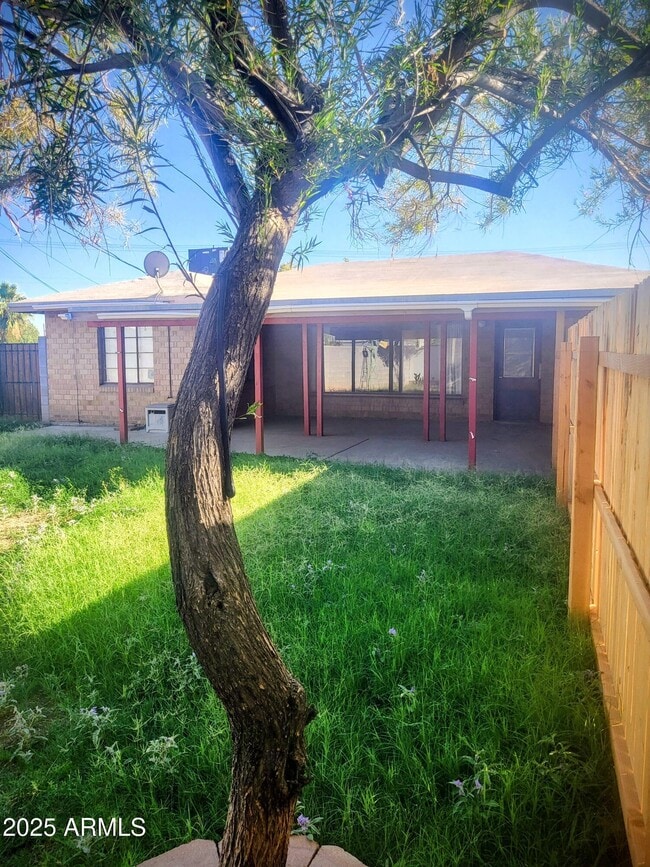 Building Photo - 1704 W Colter St