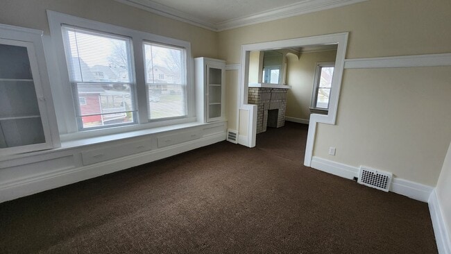 Building Photo - 4646 Blythin Rd