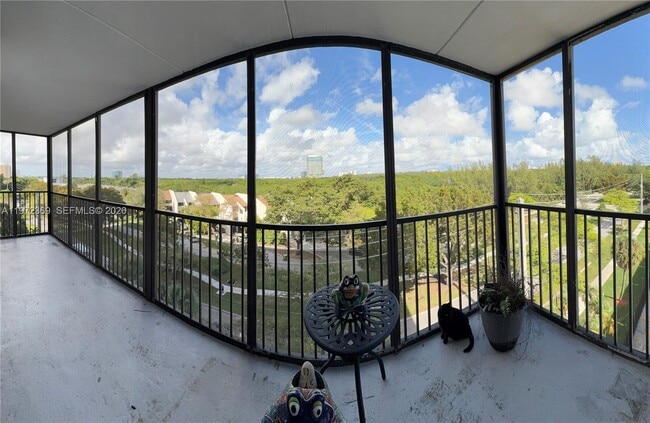 Building Photo - 2500 NE 135th St