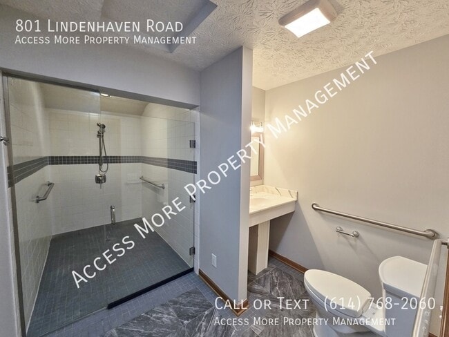 Building Photo - 801 Lindenhaven Rd