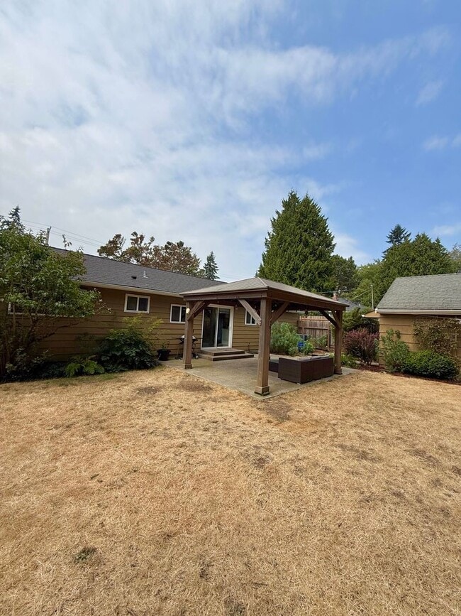 Building Photo - 3 BR West Seattle Home – Cozy and Convenie...