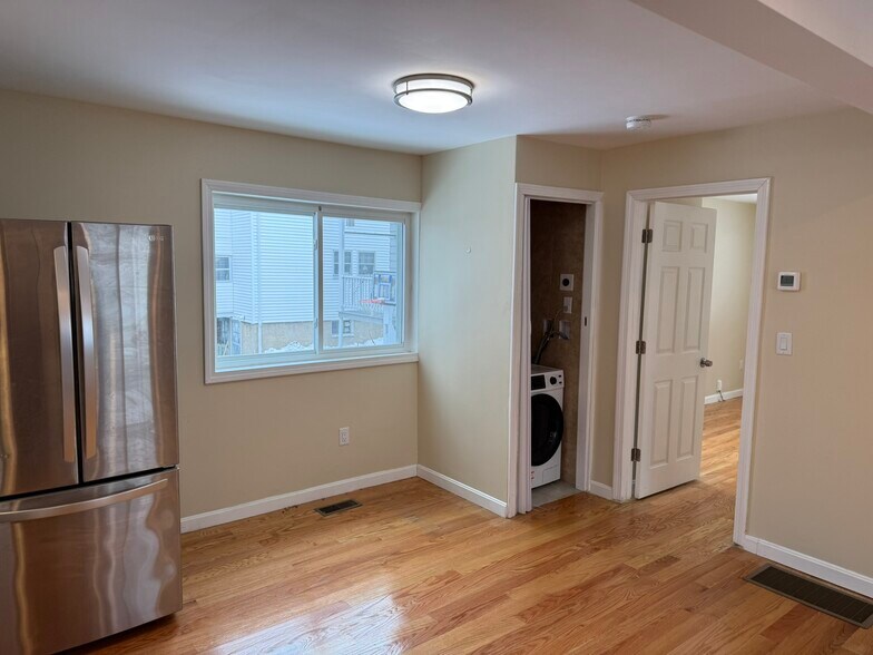 Washer/Dryer - 7 Williston Rd