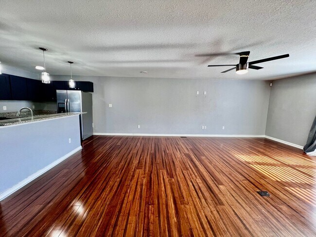 Building Photo - Tri-Level Condo – Pets Welcome, Washer & D...