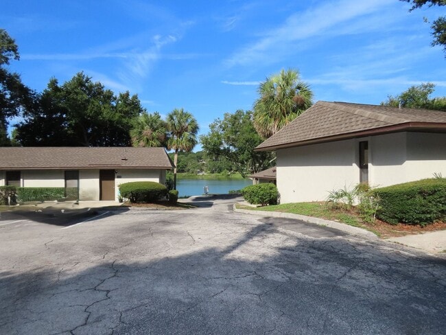 Building Photo - Sunnyside Lakeview 2br/2ba Apartment