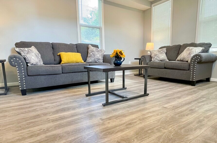 Building Photo - 1701 Spence St