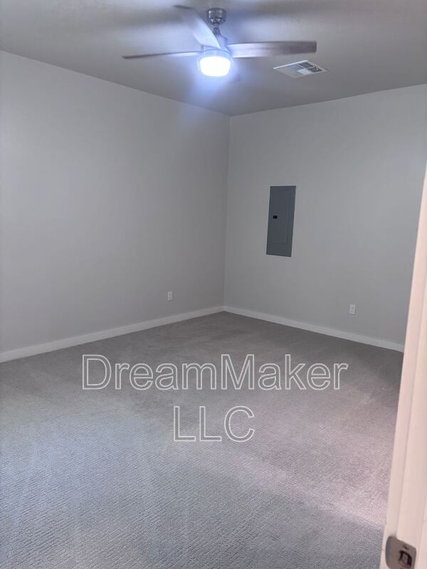 Building Photo - 2819 Clifton Ter