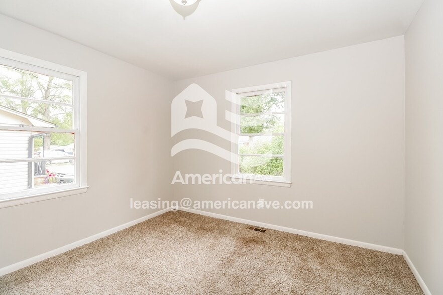 Building Photo - 105 Carver St