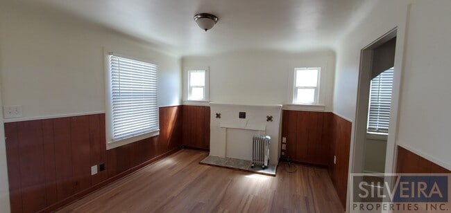 Building Photo - Cozy 2 bedroom 2 Bath Home
