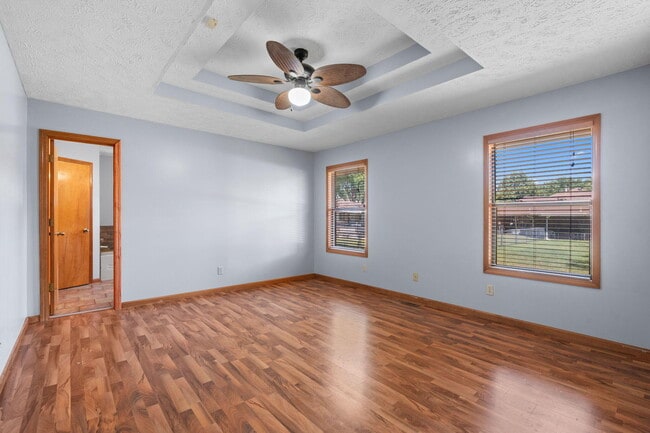 Building Photo - 303 S Suburban Ave