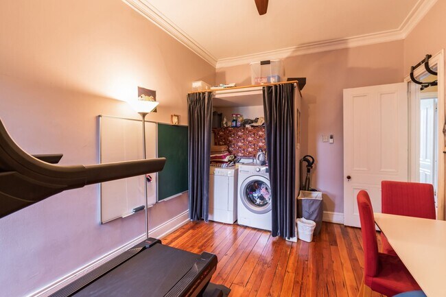 Building Photo - 206 S 43rd St