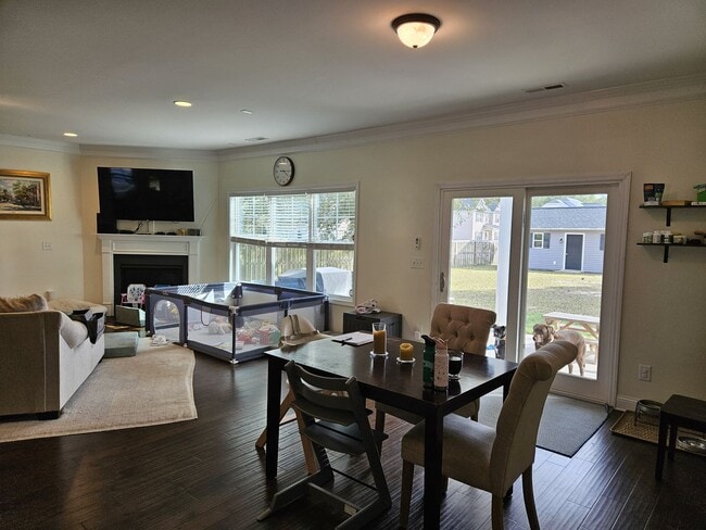 Building Photo - Beautiful unfurnished 5 Bedroom 3 Bath home in The Preserve at Tidewater Sneads Ferry