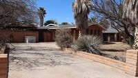 Building Photo - 1810 Town and Country Dr