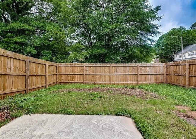 Building Photo - 1565 Springleaf Ct SE