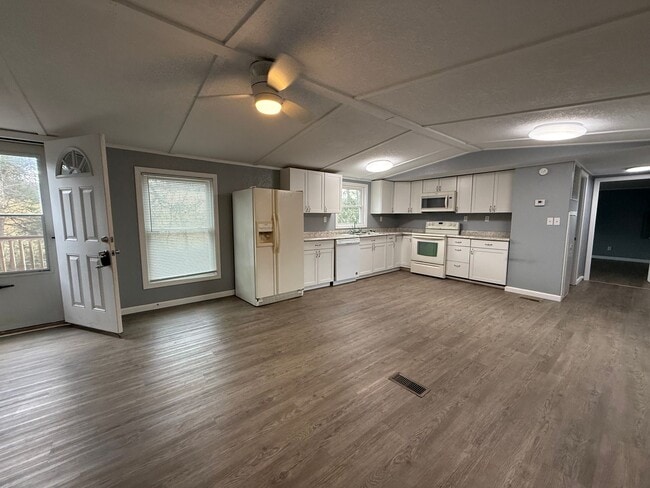 Building Photo - 3 Bedroom 2 Bathroom Home located in Baileyton, TN