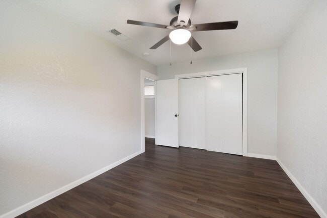 Building Photo - 323 Craigmont Ln