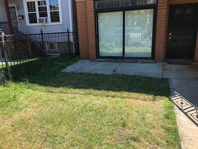 Building Photo - "Discover Urban Elegance: Spacious 2-Bed, ...