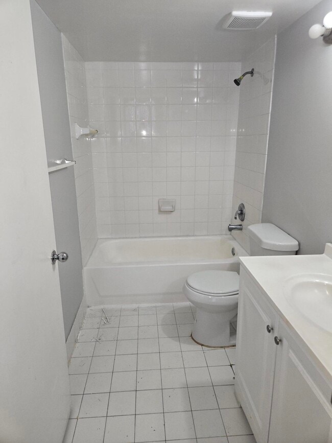 Building Photo - 7832 Sonoma Springs Cir