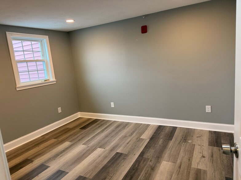 Front bedroom angle 1. - 396 Main St