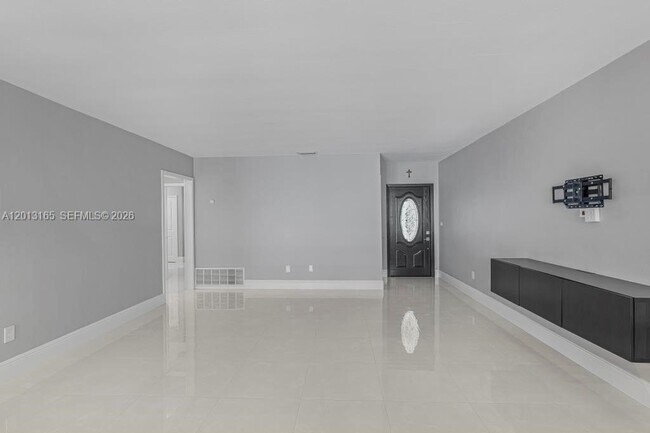 Building Photo - 7108 Laurel Ln