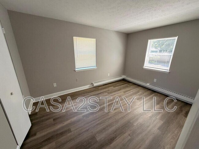Building Photo - 2125 St Johns Pl