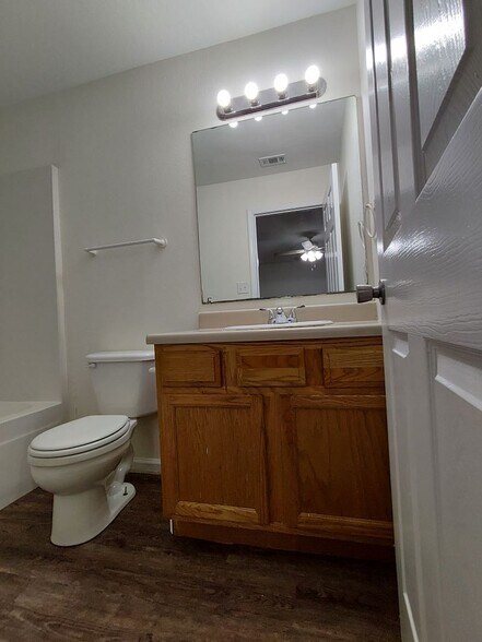 Building Photo - 15143 Deer Creek Dr