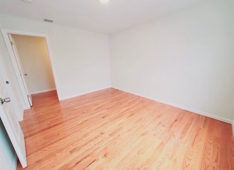 Building Photo - 840 Seaview Ave