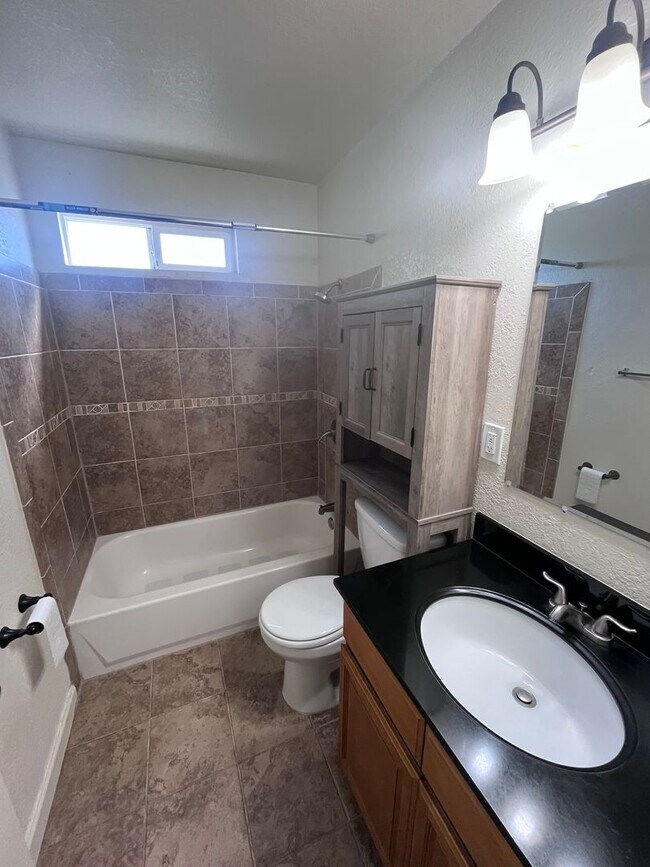 Building Photo - NICE HOME IN SACRAMENTO!!