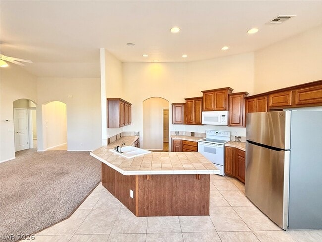 Building Photo - 4467 E Dandelion St