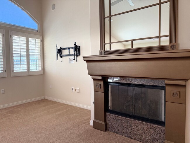 Building Photo - Four Seasons 55+ – Beautifully Upgraded wi...