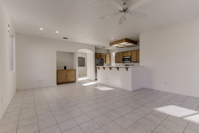 Building Photo - 9392 Lakepoint Dr