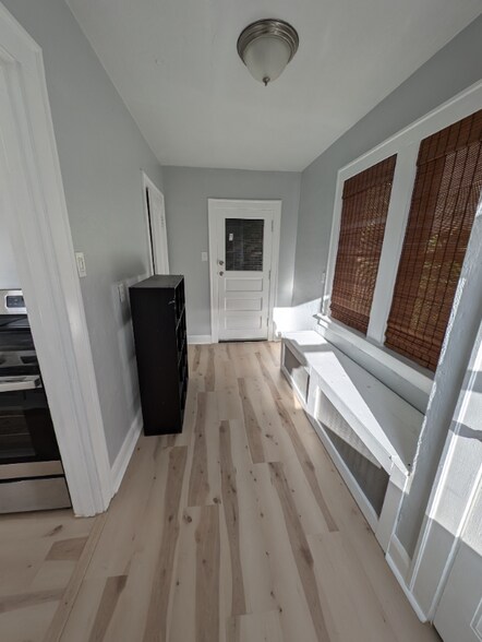 Building Photo - 13 W Bellecrest Ave