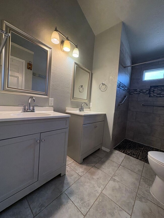 Building Photo - WEST SIDE HOME FOR RENT