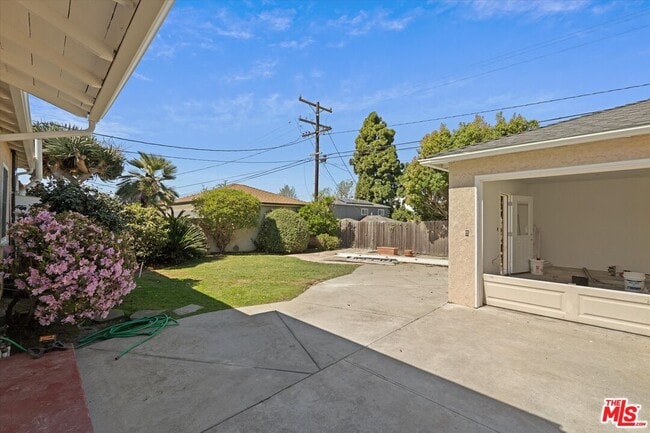 Building Photo - 6711 W 87th Pl